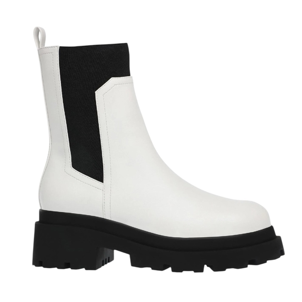 NWT DV By Dolce Vita Womens Brody Ivory Chelsea Boots‎ Shoes 6 M
